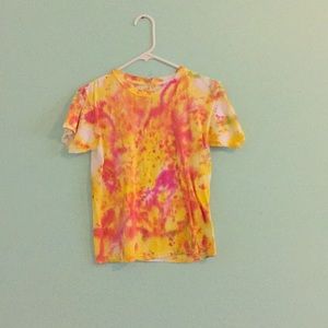 I am selling a shirt that is size large in US